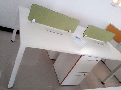 北京二手办公家具淘购指南 老板桌、会议桌、工位椅的选购与市场分析